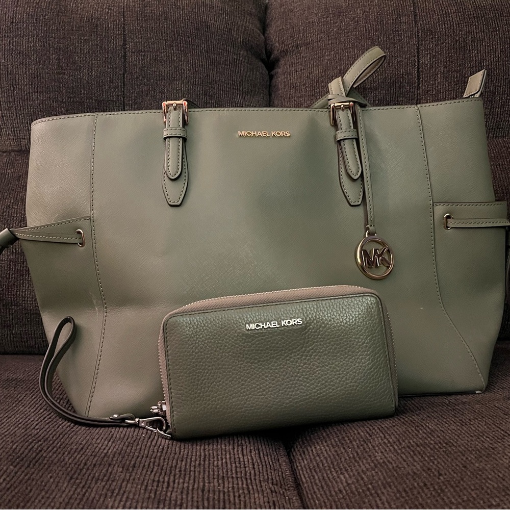 Michael Kors Olive Tote and Wallet Set